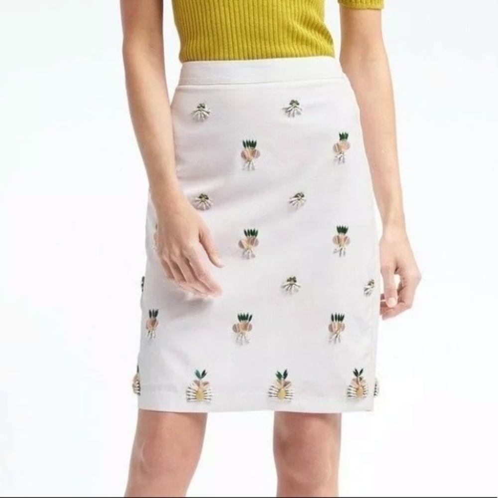 Banana‎ Republic White Pineapple Embellished Skirt